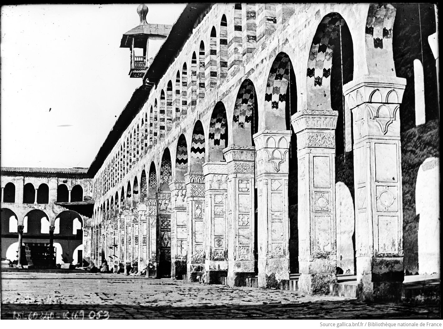 Damas, colonnade cour de la Grande Mosquée